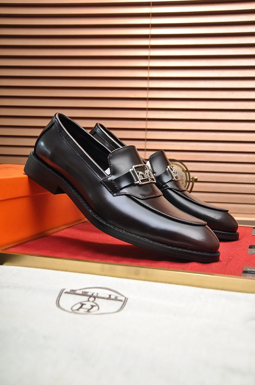 Men's shoes💰460💶[HERMES] (cowhide lining)🍀Italian top luxury🍀He does not pursue novel styles and gorgeous colors, but attracts the favor of successful men with his flawless, elegant and classic style! This very, very comfortable, simple and stable style makes it easy to match any style! The pattern is absolutely 1:1 refined from the original case, and we strive for excellence in materials, imported cowhide + cowhide lining💪💪💪extraordinary texture👍! .Black brown code number: 38 to 45 (45 customized)